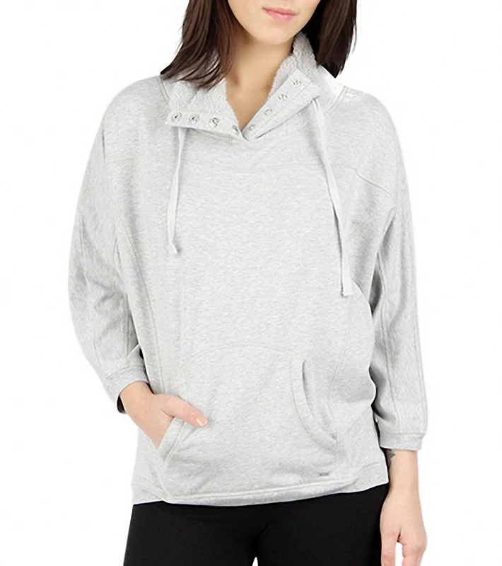 Alo Women's Cozy Sherpa Yoga Cape Light Heather Grey / L