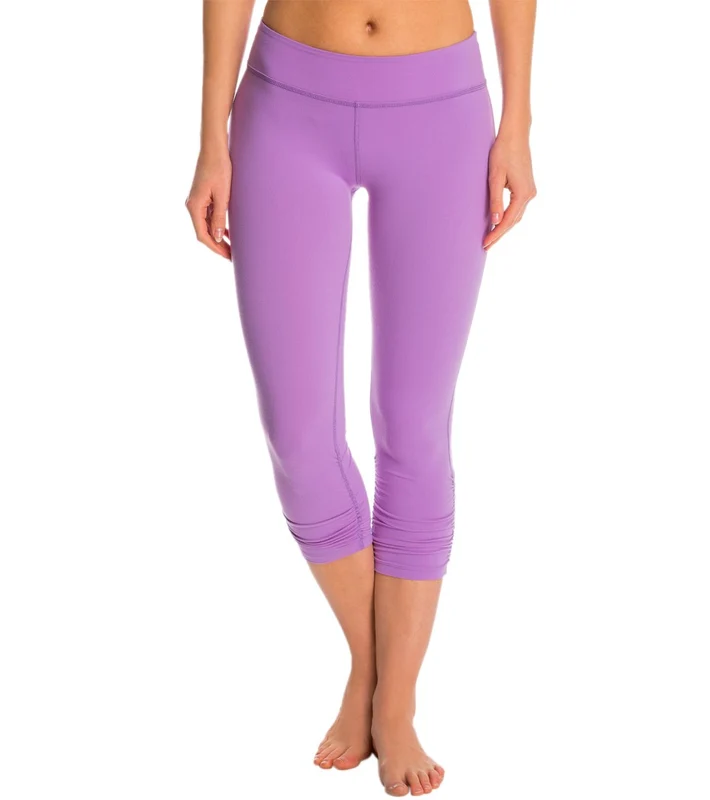 Beyond Yoga Essential Gathered Yoga Capris Lavender / XS