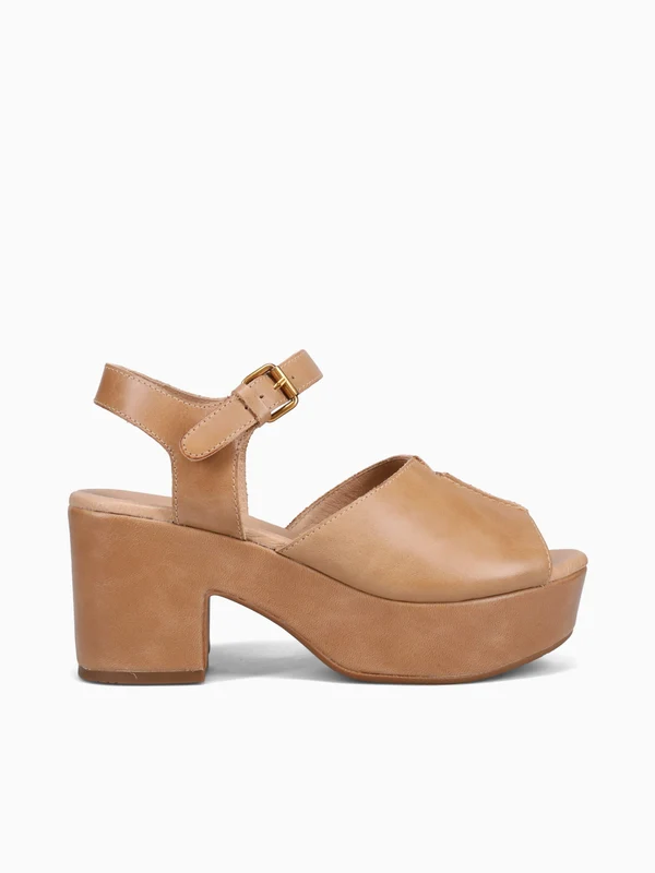 Giannis Camel Leather Tan / 6.5 / M
