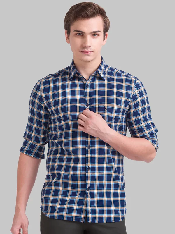 Parx Men Blue Slim Fit Checks Casual Shirt 40 / Blue