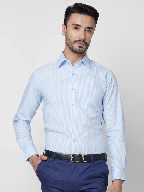 Raymond Men Blue Regular Fit Structure Formal Shirt 39 / Blue