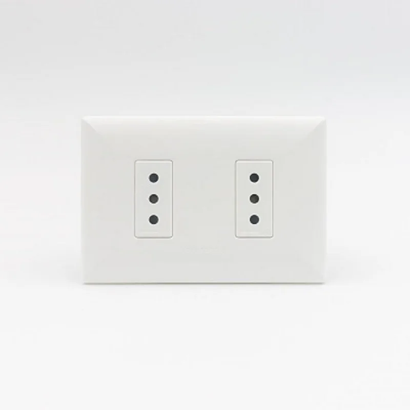 TOMACORRIENTE DOBLE 3 EN LINEA SINTHESI S17 PLACA BLANCA Y DADOS BLANCOS