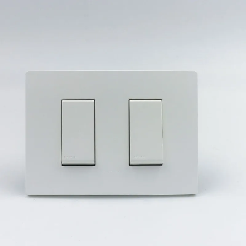 INTERRUPTR DOBLE 1 SIMPLE Y 1 CONMUTADOR 3 VIAS SINTHESI S33 PLACA BLANCA MATE Y DADOS S22 BLANCO