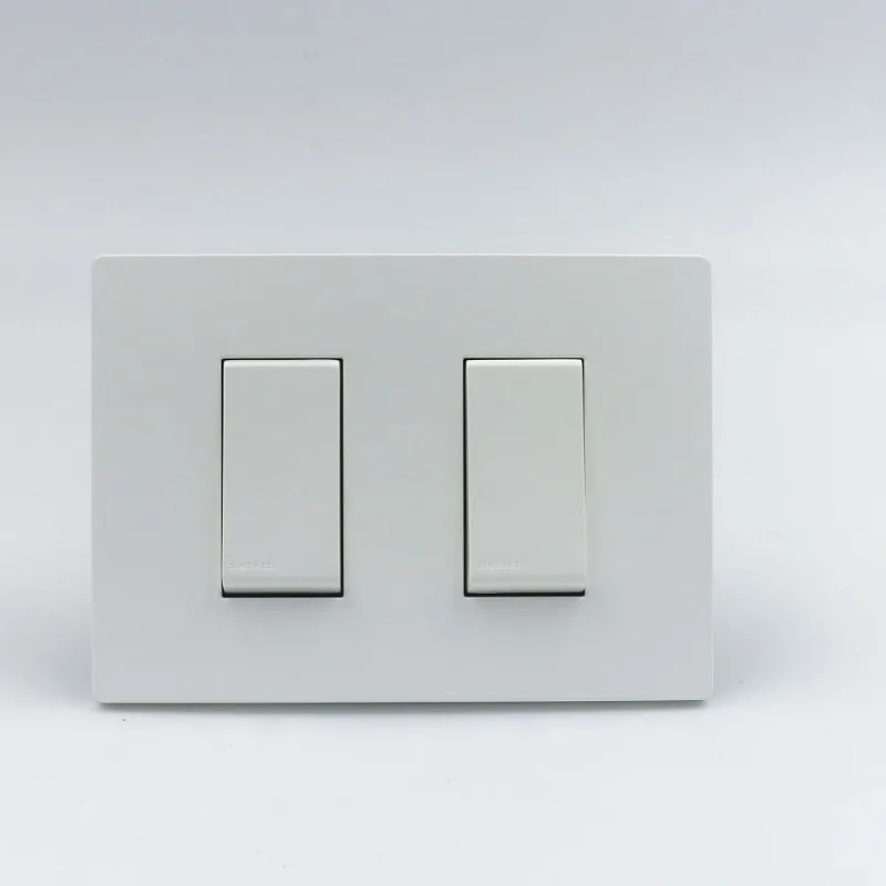 INTERRUPTOR CONMUTADOR DE 4 VIAS DOBLE S33 PLACA BLANCA MATE Y DADO S22 BLANCO SINTHESI