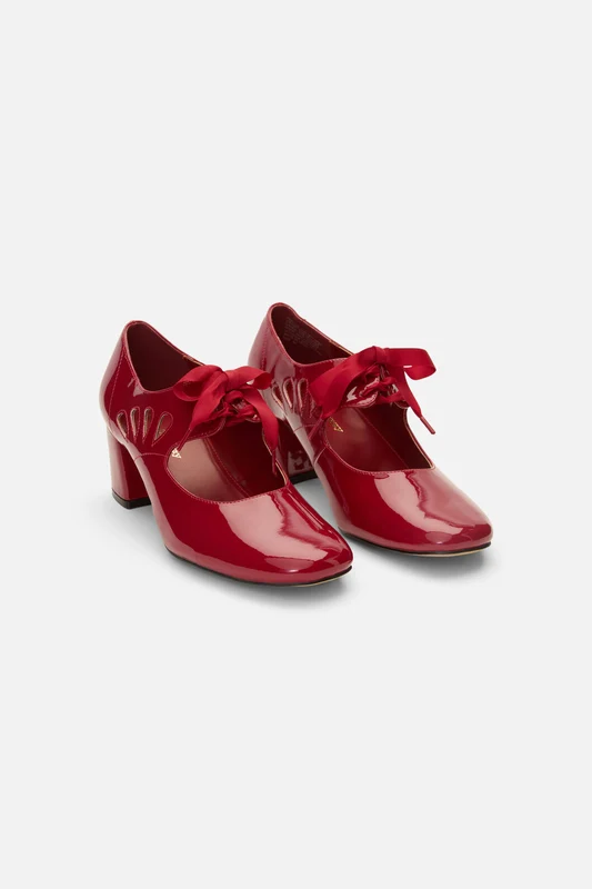 Red Vintage Cut Out Heel 39 / Red
