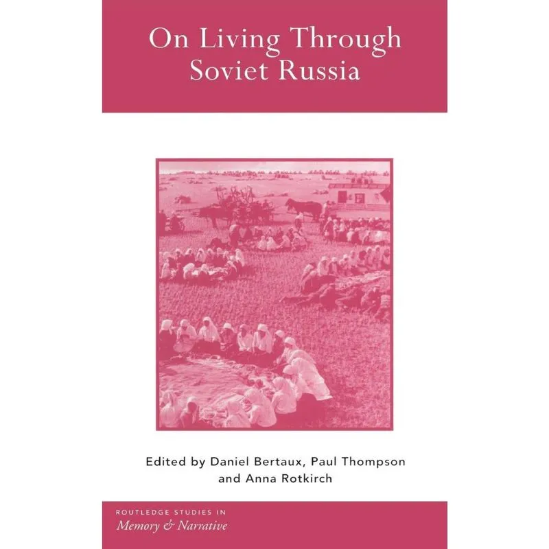 Livro On Living Through Soviet Russia