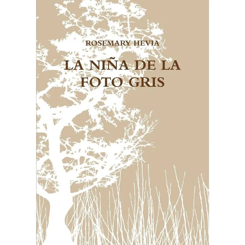 La nia de la foto gris