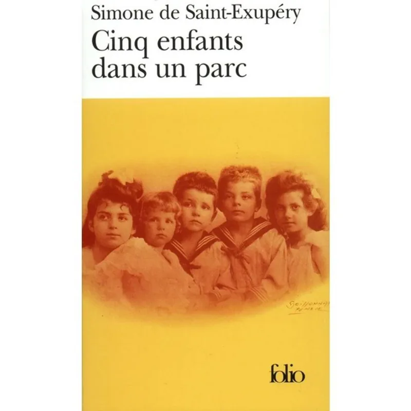 CINQ ENFANTS DANS UN PARC