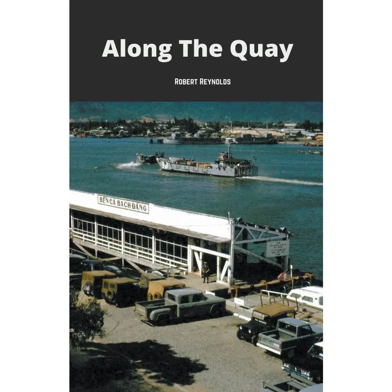 Livro Along the Quay